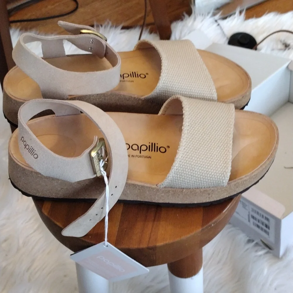 Birkenstock Sandals- Size 40 (9-9.5) Cream with Gold Buckle- Papillo Glenda NWT - Picture 3 of 8